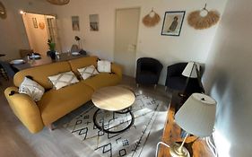 Appartement En Centre Ville Avec Cour Face Au Parc Pasteur