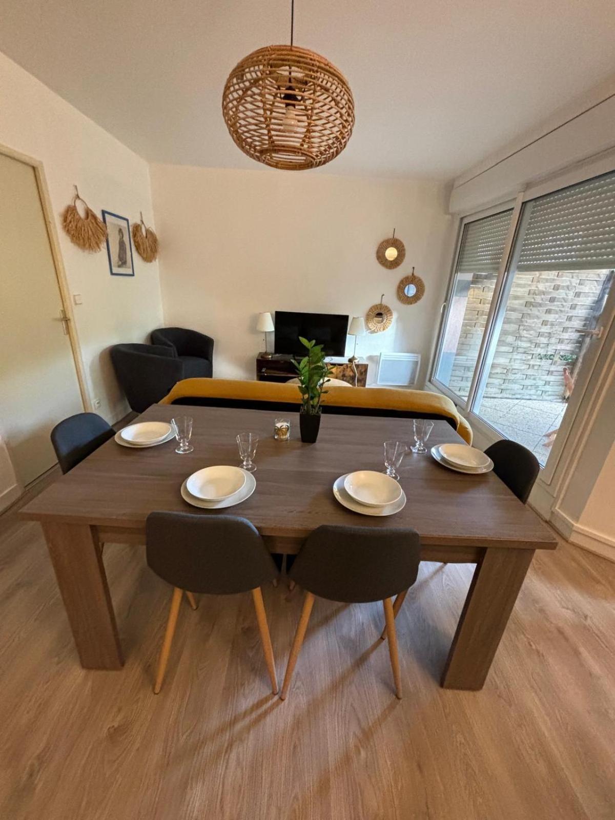 Appartement En Centre Ville Avec Cour Face Au Parc Pasteur Orléans Buitenkant foto